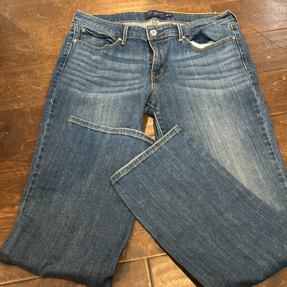 Levi’s slight curve classic straight leg size 12 medium wash - Picture 2 of 3